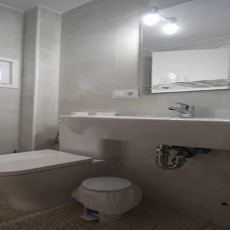 招待所 Emporda 3*